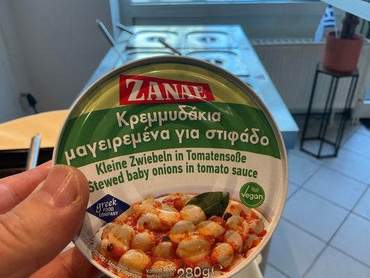 Stifado Kleine Zwiebeln in Tomatensoße